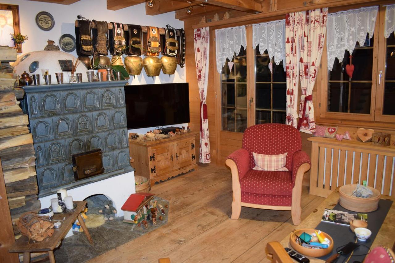 B&B Stiffler-Huus Davos Bagian luar foto